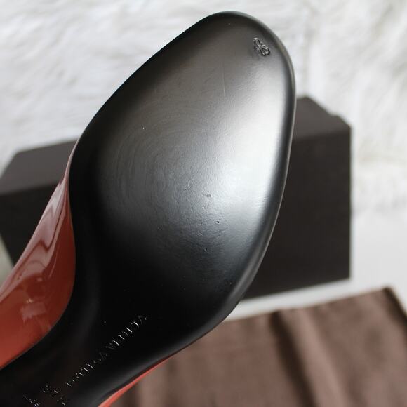 Bottega Veneta Coral Patent Leather Closed Toe Low Pumps - Picture 9 of 12